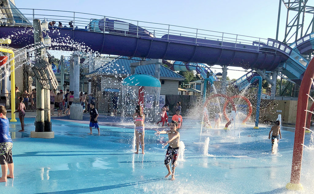 Girls Swimming at Holiday World Splasin' Safari 2012 Day 6 (Hidden Camera) @iMGSRC.RU